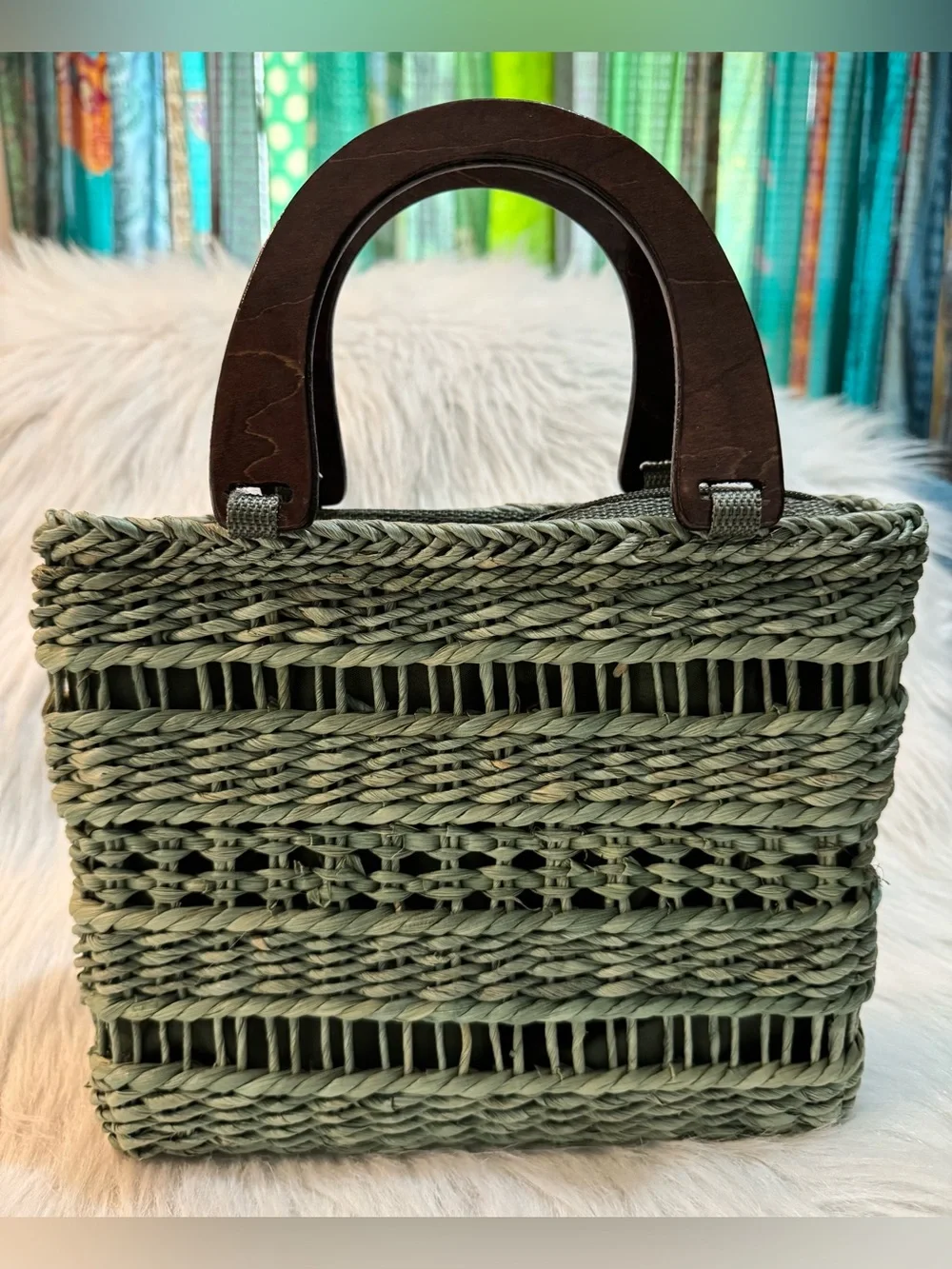 Ladies Unbranded Small Raffia Woven Satchel With Wooden Handles Sage Green GUC